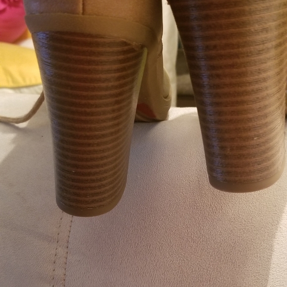 Guess Tan Lace Up Zip Up Light Brown Boots - Picture 13 of 16